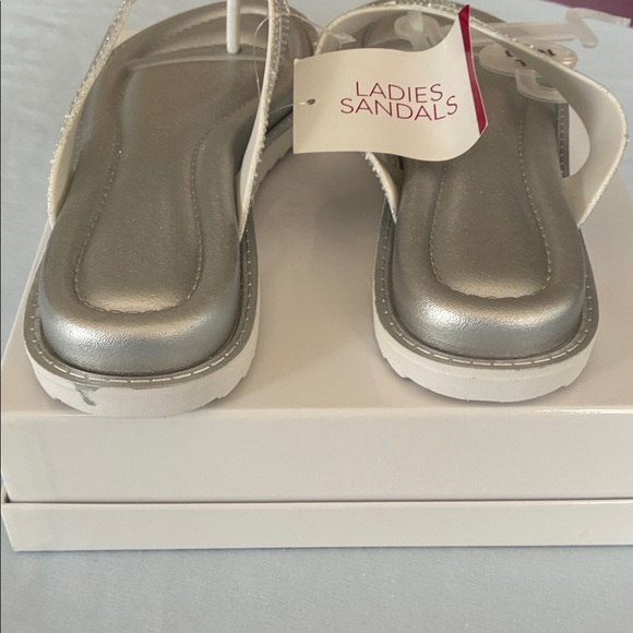 Women’s Metallic Pearl Thong Sandals - Cushioned Slip-On - Picture 4 of 8